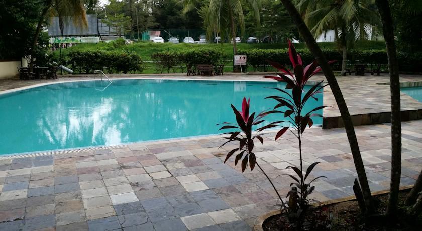 Pinang Beach Apartment @ Bayu Emas Batu Ferringhi Exterior photo